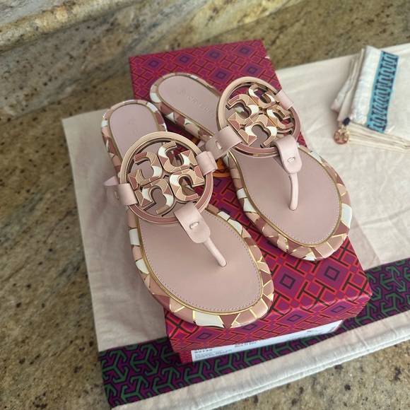 New Tory Burch ENAMEL MILLER VEG LEATHER color SEASHELL PINK multi - Picture 4 of 7